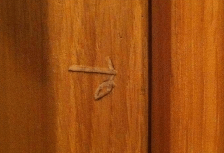 Marca en una puerta para robar la casa