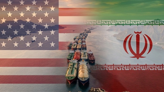 Petroleros en el Estrecho de Ormuz con las banderas de EEUU e Irán