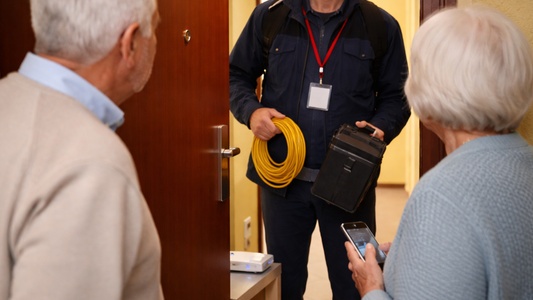 Se hacen pasar por Lowi y Vodafone para estafar ancianos